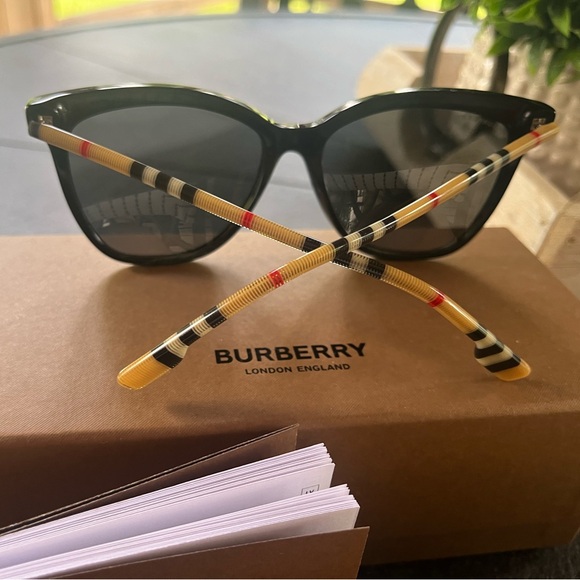 Burberry 56mm square sunglasses - Picture 3 of 5